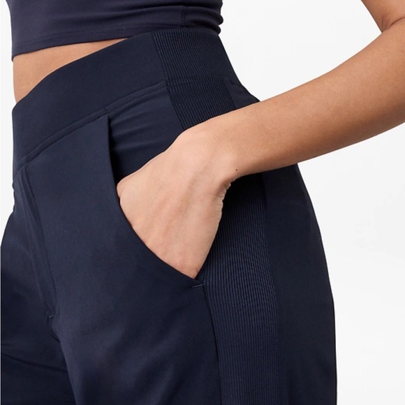 Athleta Brooklyn navy Blue Ankle Pants size 6 - Picture 2 of 5